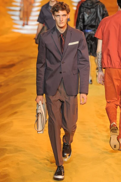 Look 29